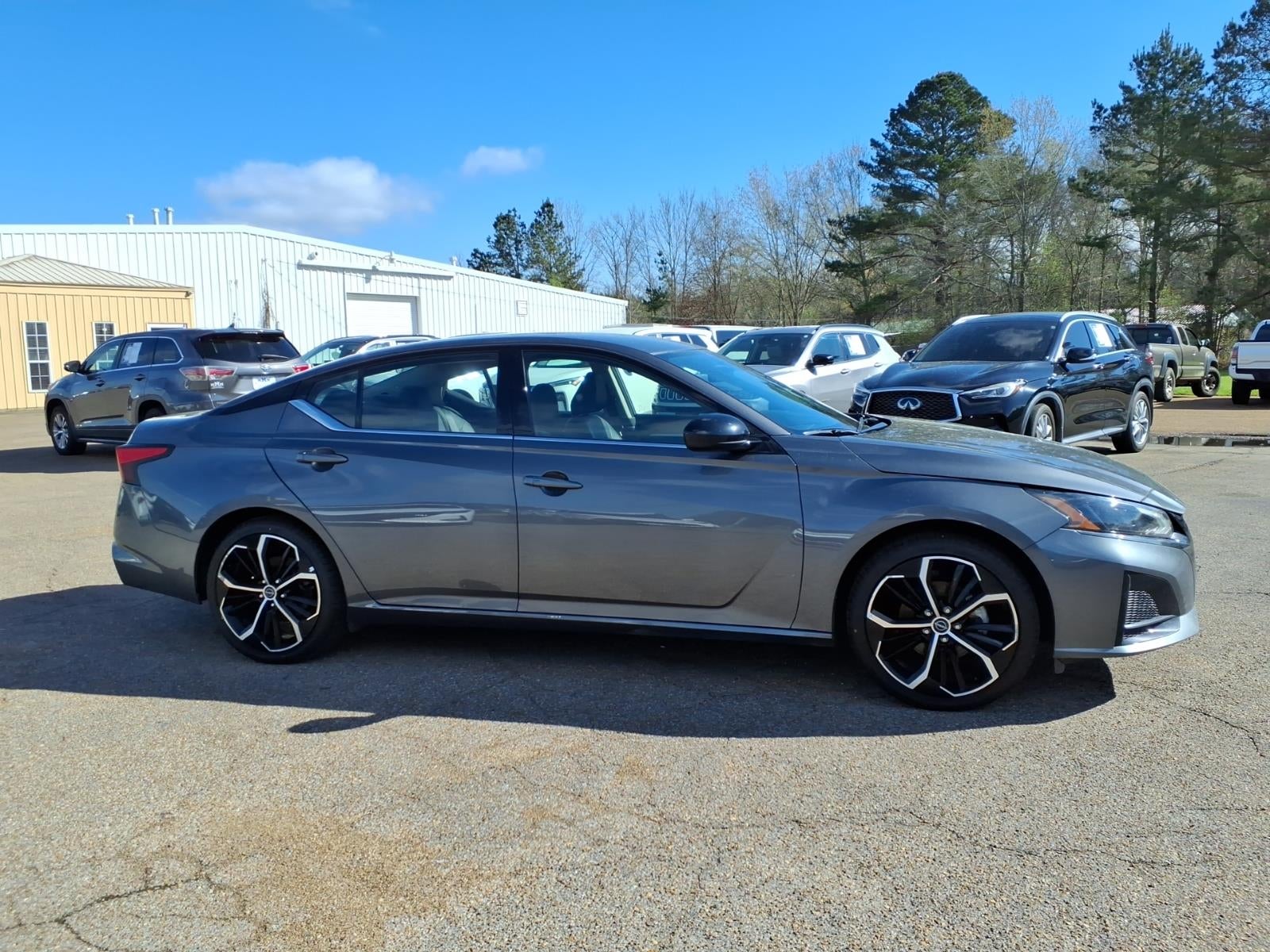 2025 Nissan Altima SR