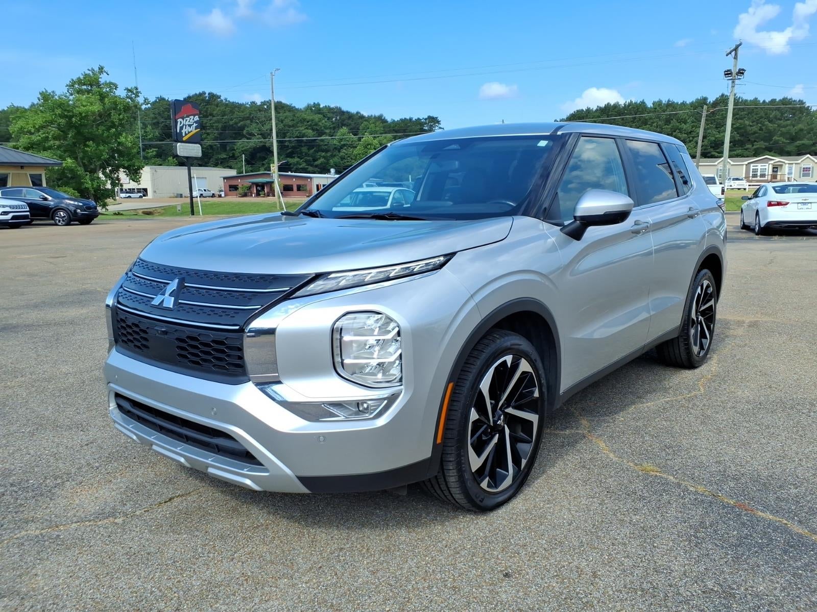 2024 Mitsubishi Outlander SE