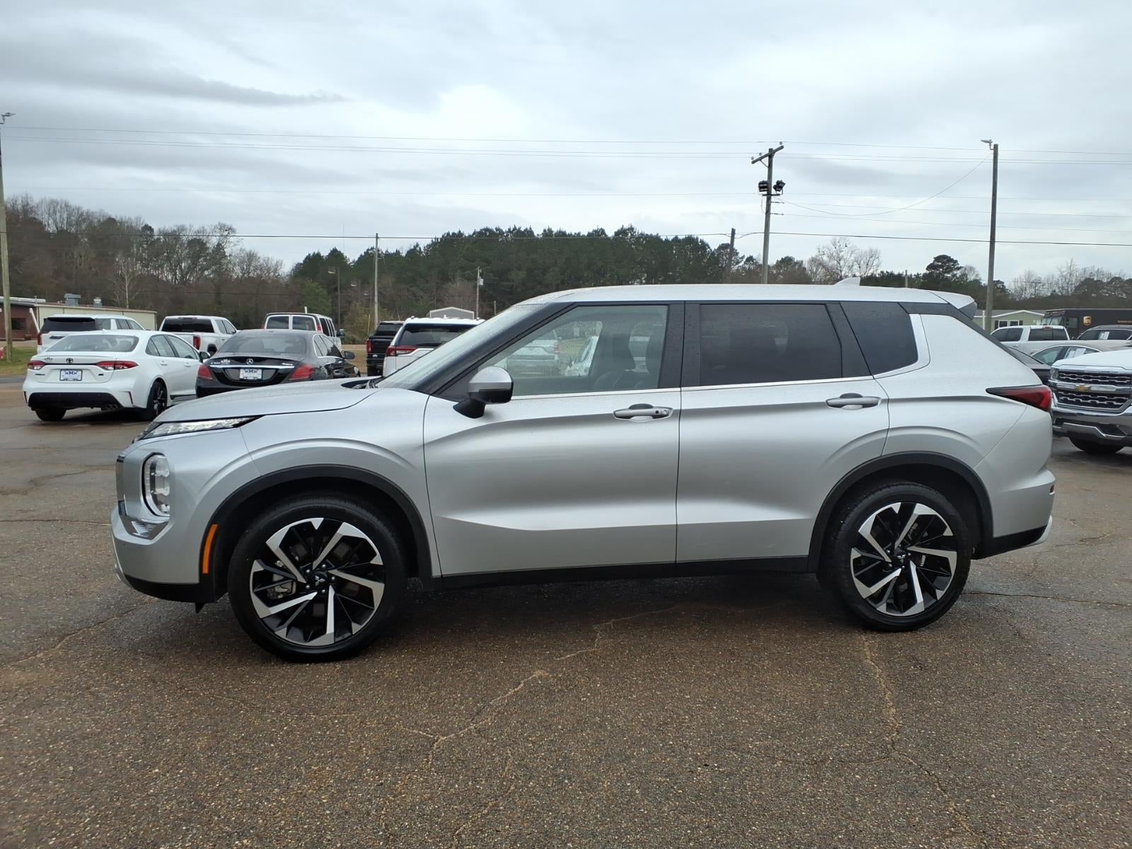 2024 Mitsubishi Outlander SE