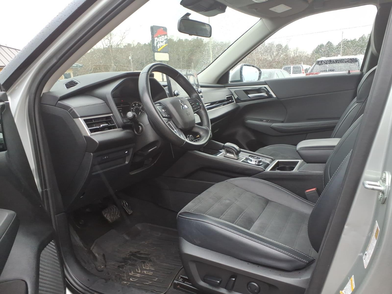 2024 Mitsubishi Outlander SE