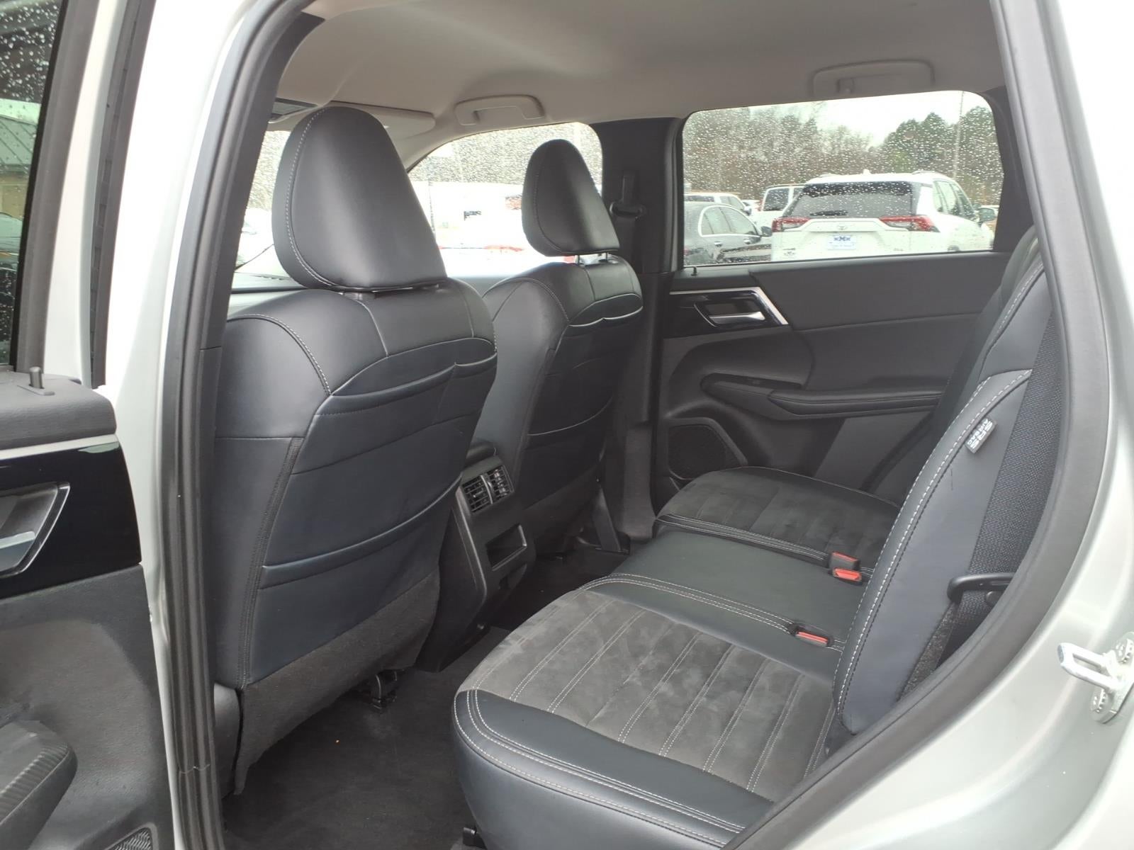 2024 Mitsubishi Outlander SE